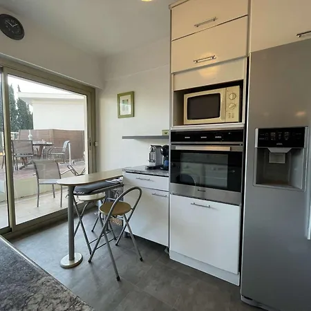 Apartament T2 Avec Terrasse, Climatise, Centre-ville Antibes, Proche Et Commerces - Fr-1-252-177